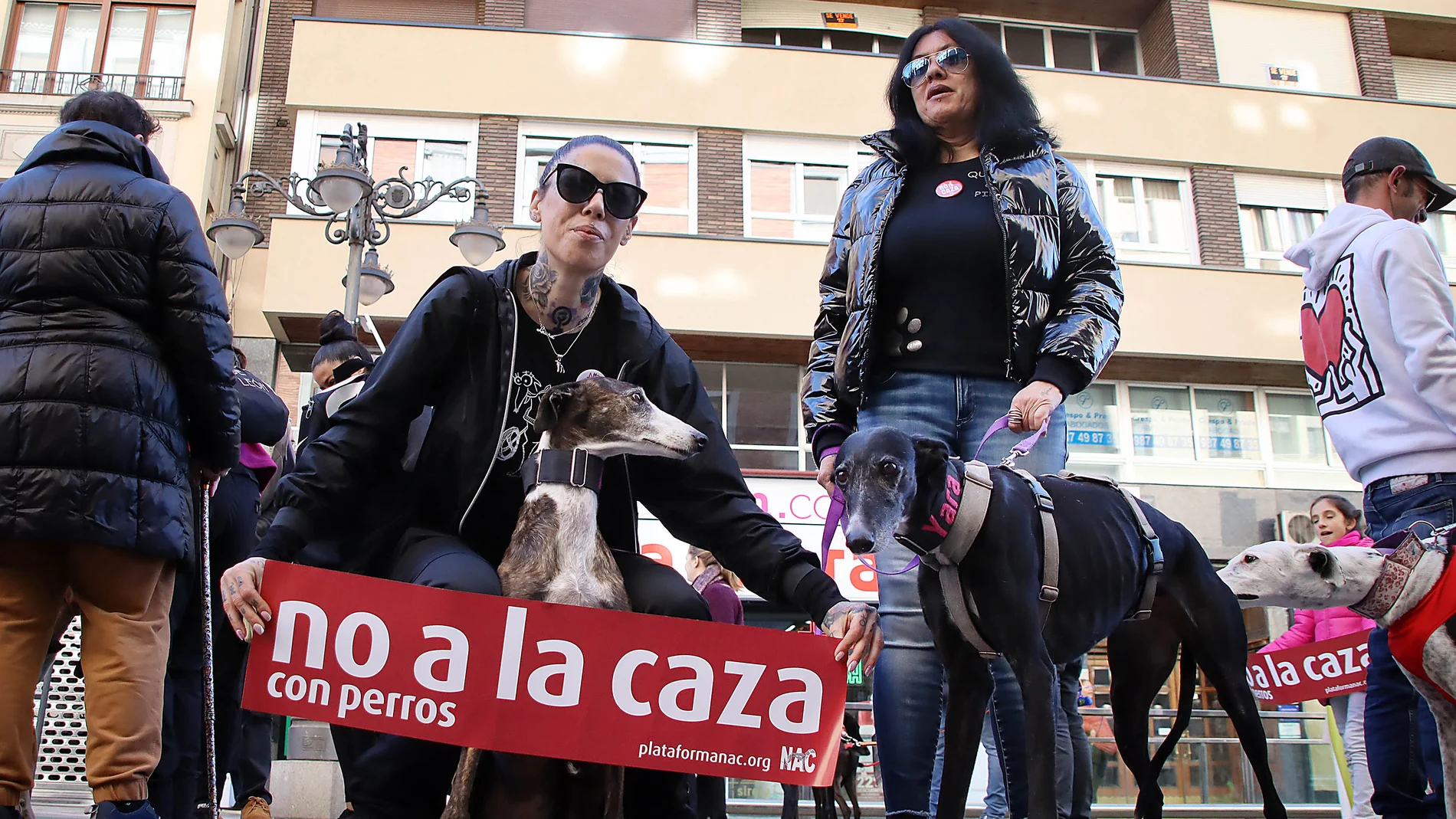Manifestación contra la caza con perros en León