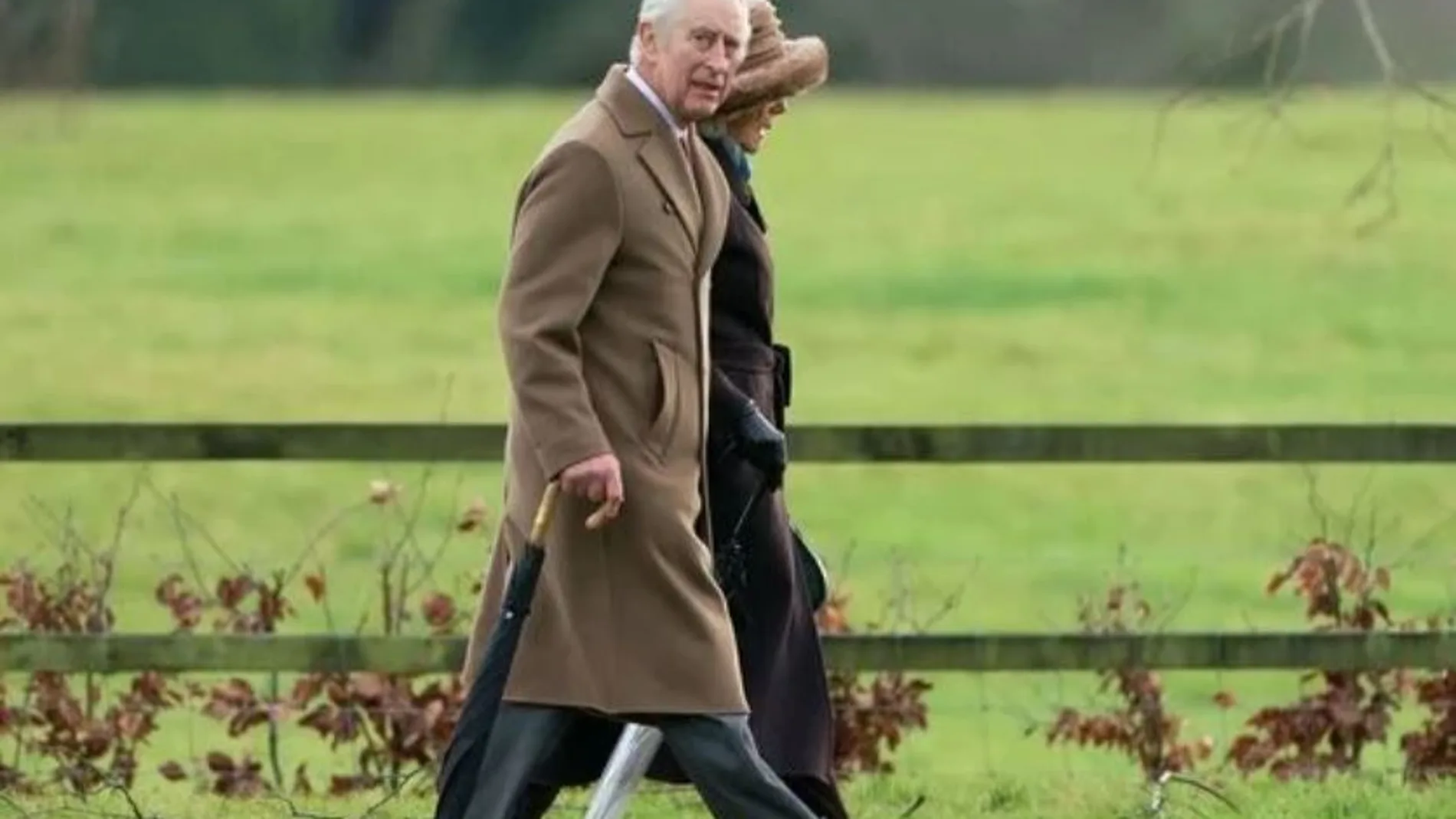 El rey Carlos III va a misa este pasado domingo días después de su operación de próstata