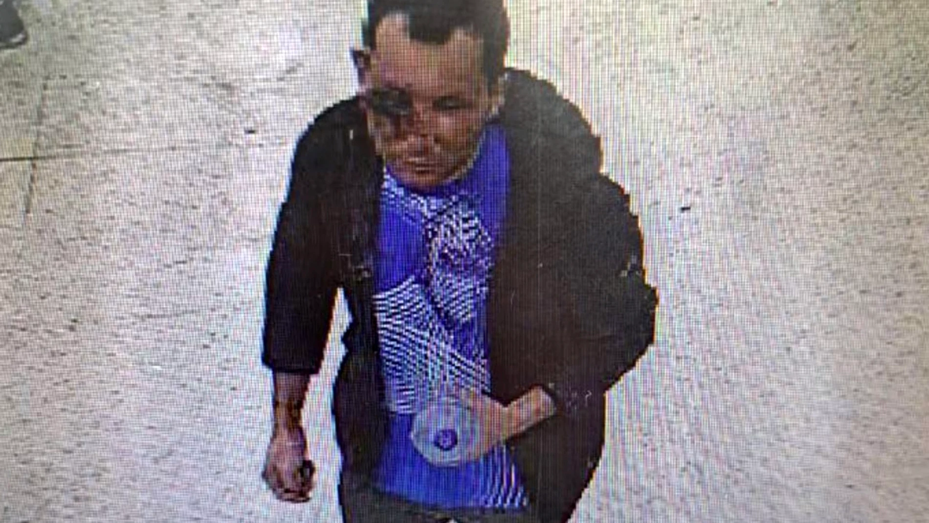 Una grabación de CCTV difundida por la Policía Metropolitana británica en Londres el 1 de febrero de 2024 muestra a Abdul Shokoor Ezedi, tomada en una tienda Tesco en el norte de Londres a última hora del 31 de enero de 2024, que parece mostrar graves daños en su rostro.