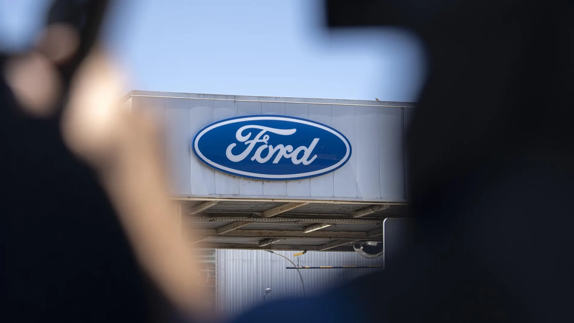 Economía.- Ford trabaja en "una alternativa para solucionar" la situación en la fábrica de Almussafes, según UGT