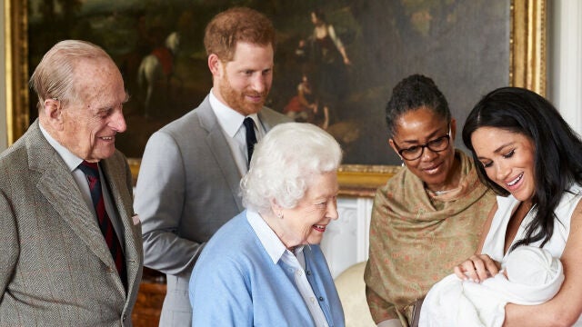 Los duques de Sussex el día que presentaron a la Reina Isabel II y a Felipe de Edimburgo a su hijo Archie