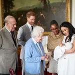 Los duques de Sussex el día que presentaron a la Reina Isabel II y a Felipe de Edimburgo a su hijo Archie