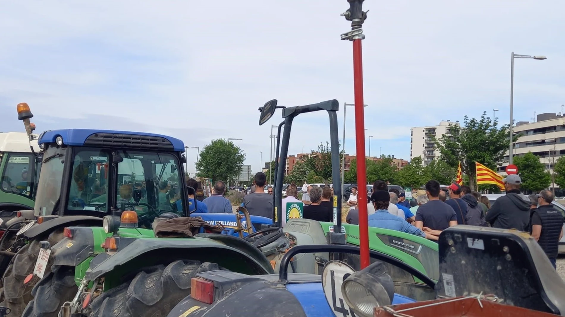 Economía.- Las protestas de agricultores llegan a Cataluña este martes con cortes en carreteras