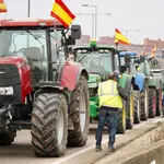 Tractores colapsan la VA-20 en Valladolid