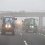 Agro.- Agricultores cortan la A-2 a su paso por Fondarella (Lleida)