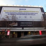 Cartel de Yuccs en plen centro de Madrid.