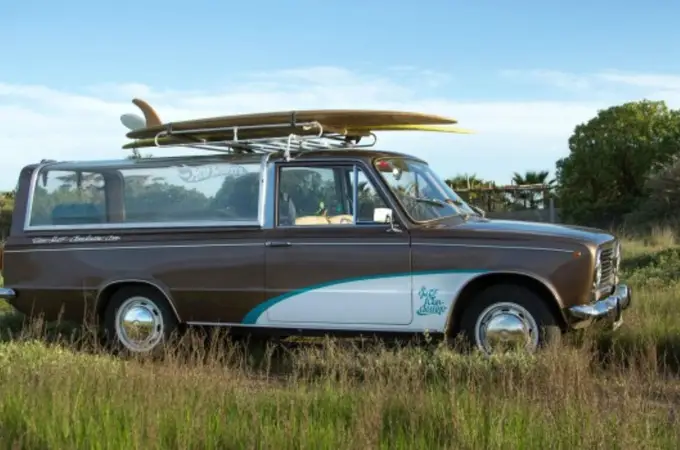 La innovadora idea de un gallego: transportar tablas de surf en coches fúnebres