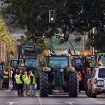 Protestas no autorizadas de agricultores cortan carreteras en Andalucía 