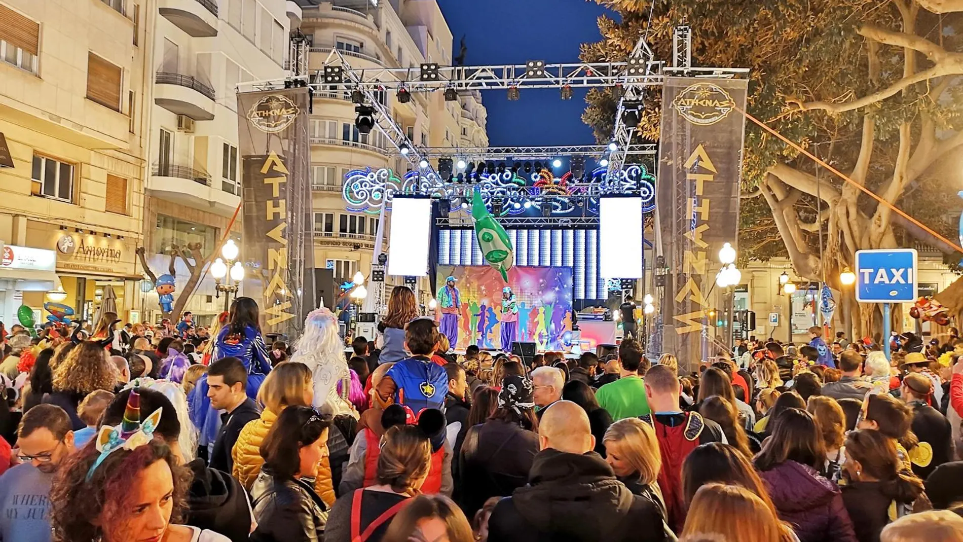Imagen de la Rambla de Méndez Núñez de Alicante en la fiesta de Carnaval de otros años.