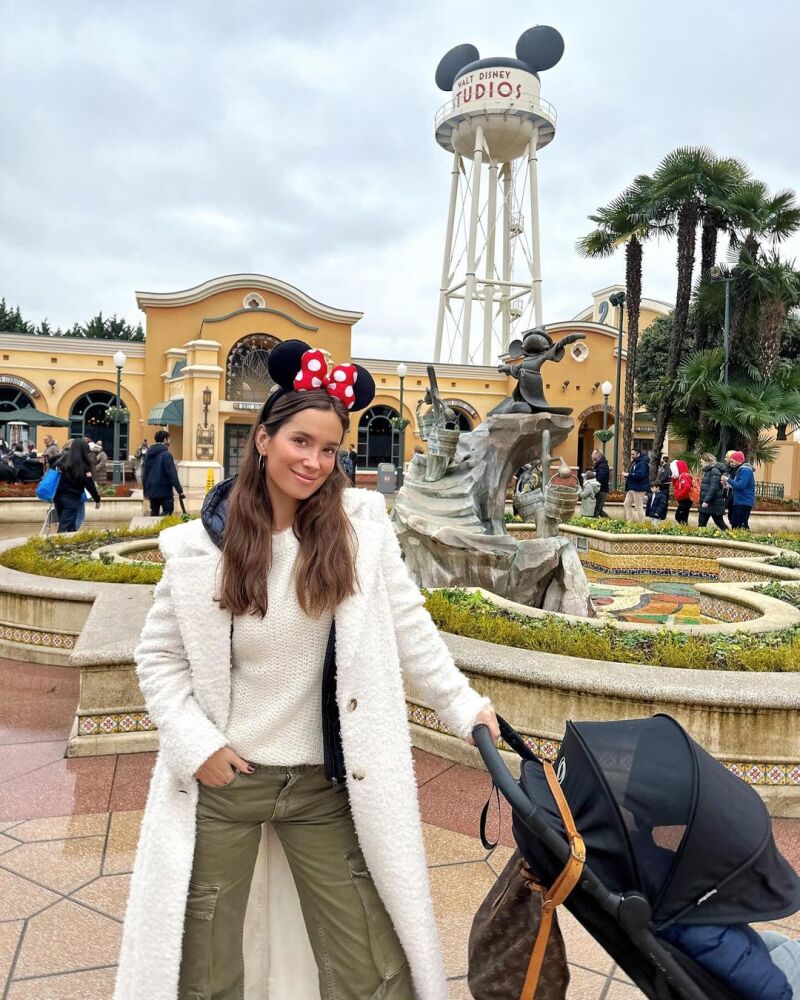 María Pombo con jeans cargo de Zara.