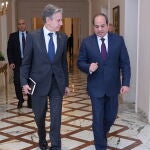 El secretario de Estado, Antony Blinken, y el presidente de Egipto, Abdel Fatah Al Sisi, en Egipto