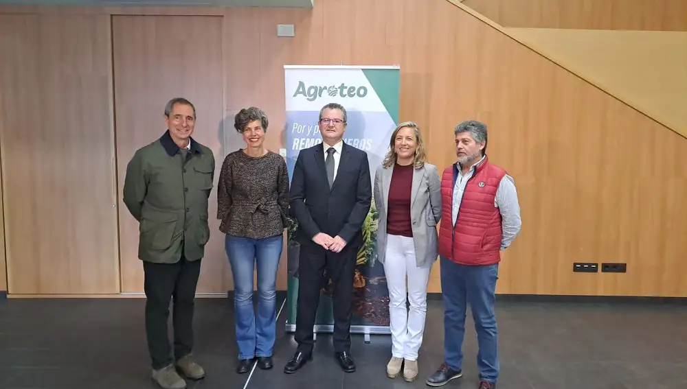El consejero Gerardo Dueñas tras la Junta General de Accionistas de Agroteo celebrada este miércoles en Benavente (Zamora).