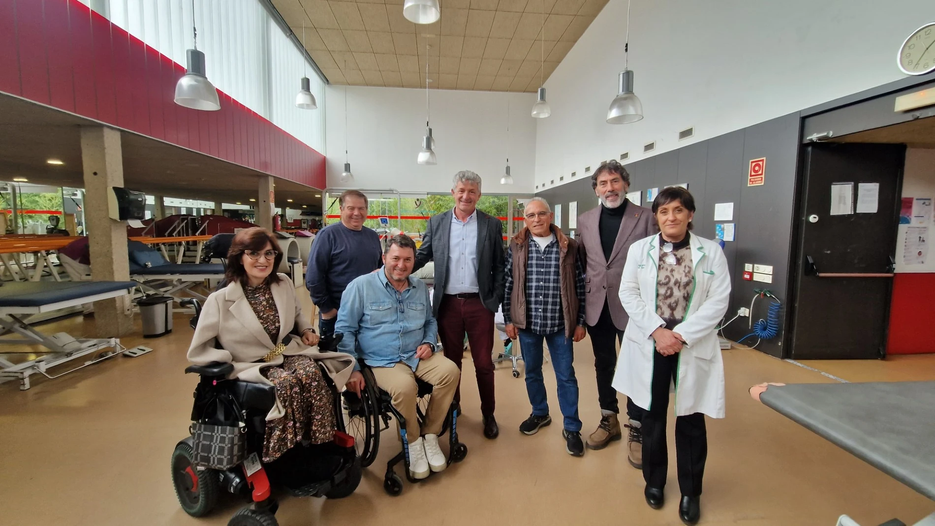 El alcalde de Arroyo de la Encomienda, Sarbelio Fernández, visita las instalaciones de Aspaym, junto a Francisco Sardón, entre otros