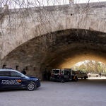 Un hombre mata a pedradas a dos personas bajo el Puente del Real en Valencia