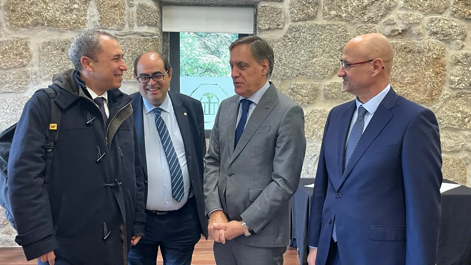 García Carbayo junto a Luis Fuentes, entre otros, en la jornada celebrada en Viseu (Portugal)