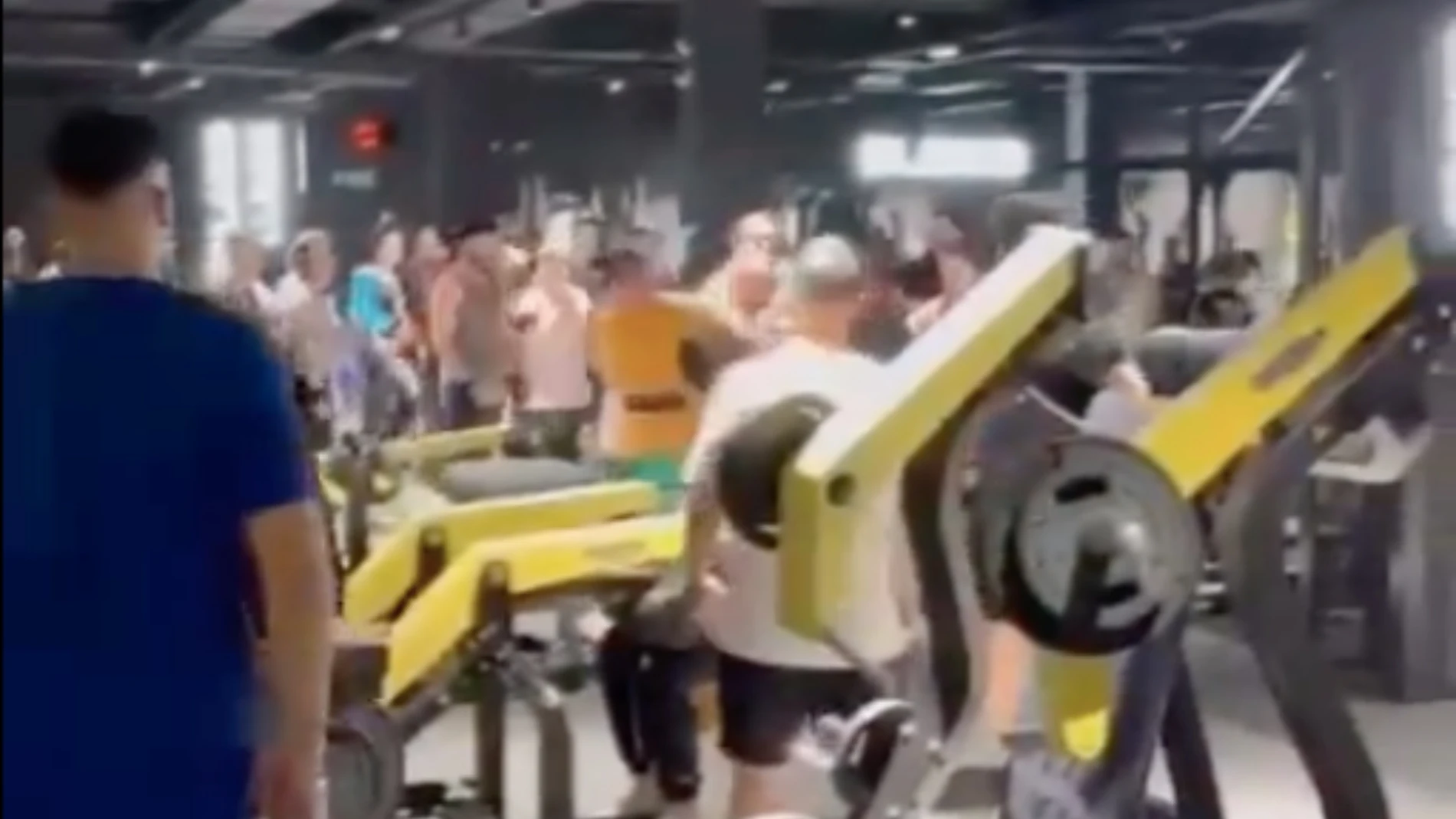 Imagen del vídeo que recoge la violenta riña en un gimnasio de Reus (Tarragona)