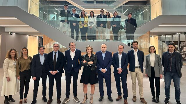 La consellera de Innovación, Industria, Comercio y Turismo preside la primera reunión de la Mesa de la Cosmética en Aitex