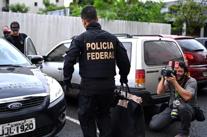 La Policía registra la casa de Bolsonaro y le quita el pasaporte por tentativa de golpe de Estado