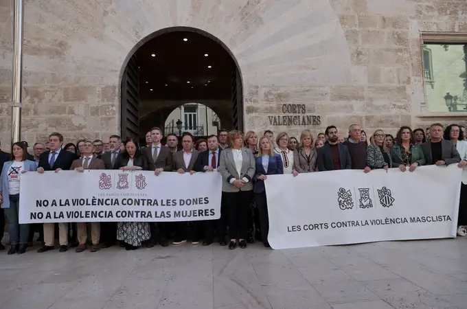 División en Les Corts en la defensa de las empresas valencianas
