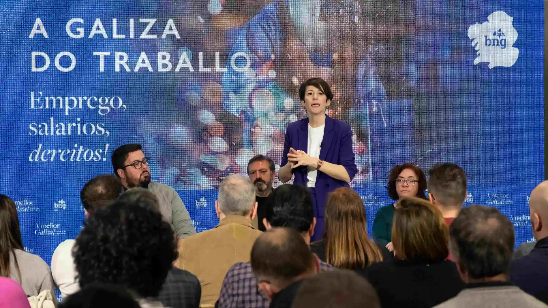 La candidata nacionalista, durante un encuentro con delegados sindicales de industria en Vigo.