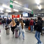 Huelga de Renfe y Adif en la estación de Atocha-Almudena Grandes