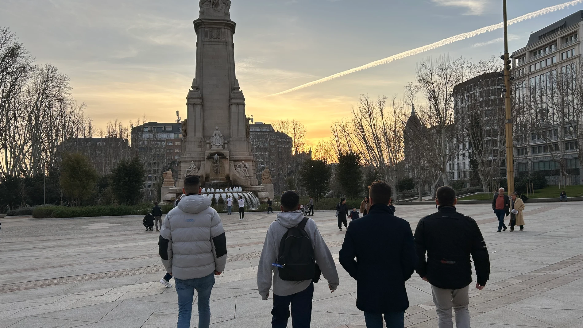 Algunos miembros de Patrulla Madrid en Plaza de España