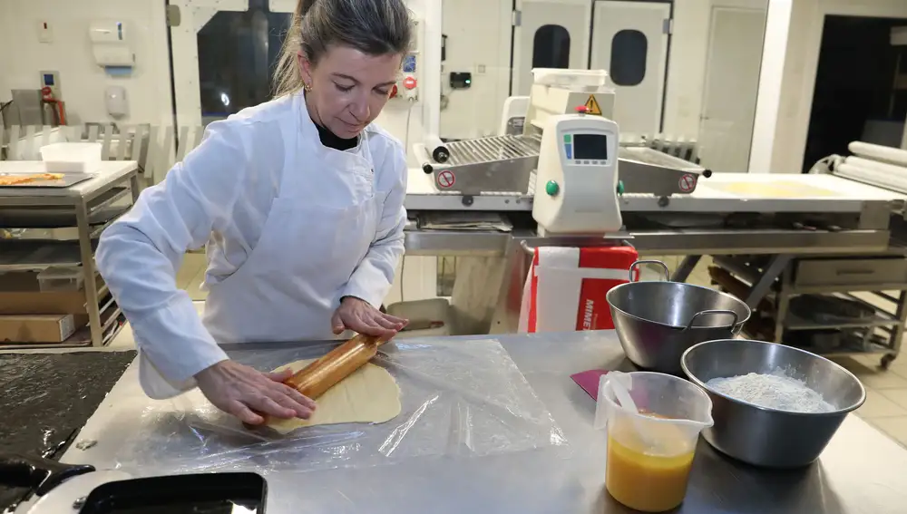 La pastelera Marta Polo en pleno proceso de elaboración