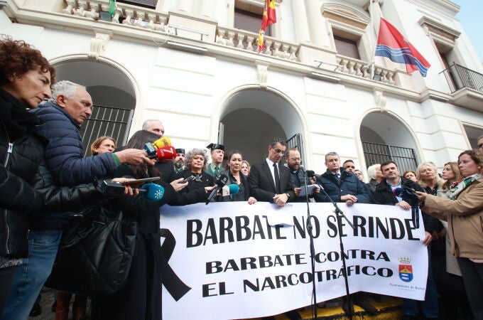 El consejero de Presidencia de Andalucía visita a Barbate (Cádiz) tras la muerte de guardias civiles por una narcolacha