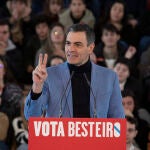 Sánchez participa en un mitin de campaña en Vigo