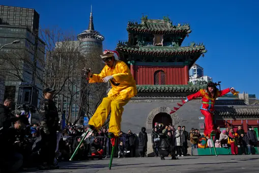 China estrena el Año del Dragón con una llamada a ser un país fuerte y poderoso