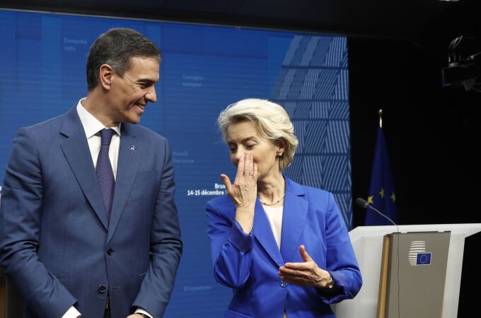  Spain's Prime Minister Pedro Sanchez and European Commission President Ursula von der Leyen pose at a media conference at the conclusion of a European Union summit in Brussels.