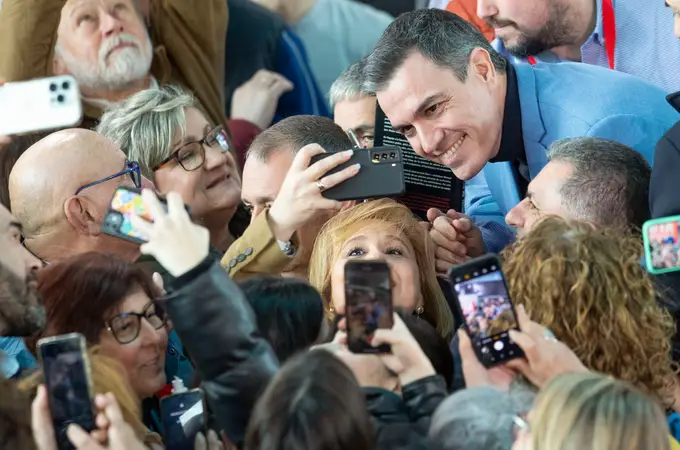 Sánchez anuncia en la campaña gallega que el Consejo de Ministros aprobará 2.000 millones en avales para la entrada de una vivienda 