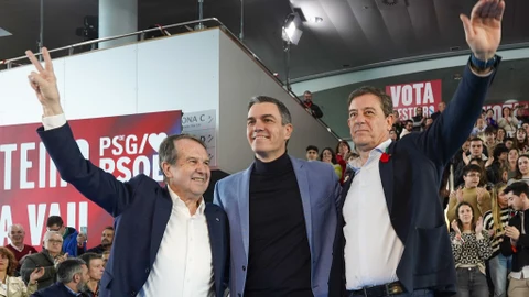 Besteiro, con Pedro Sánchez y Abel Caballero