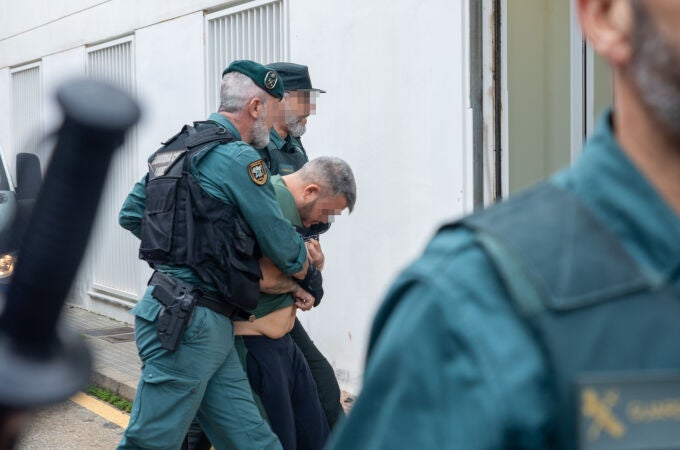 Cádiz.-Sucesos.- Los ocho detenidos por la muerte de dos guardias civiles en Barbate llegan a los juzgados para declarar
