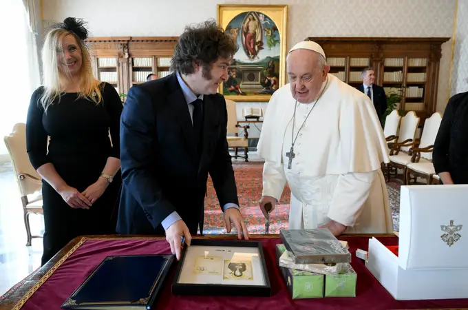 De Milei al Papa Francisco: la paz comprimida en una caja de alfajores