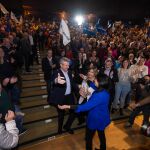 Rueda saluda a Elena Candía ayer en Lugo. 