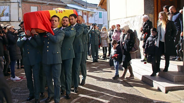 Nogarejas (León) despide al guardia civil asesinado por una narcolancha en Barbate