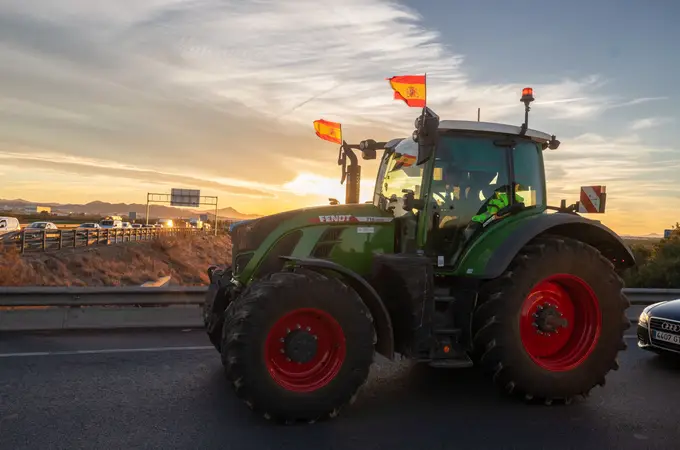 Sigue el minuto a minuto de la tractorada de los agricultores en Murcia