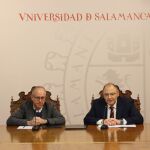  El vicerrector de Investigación y Transferencia de la USAL, José Miguel Mateos, y el presidente de la federación, Jesús Alberto Martín.