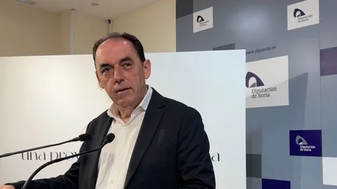 Benito Serrano, presidente de la Diputación de Soria, atiende a la prensa tras la Junta de Gobierno de la institución provincial