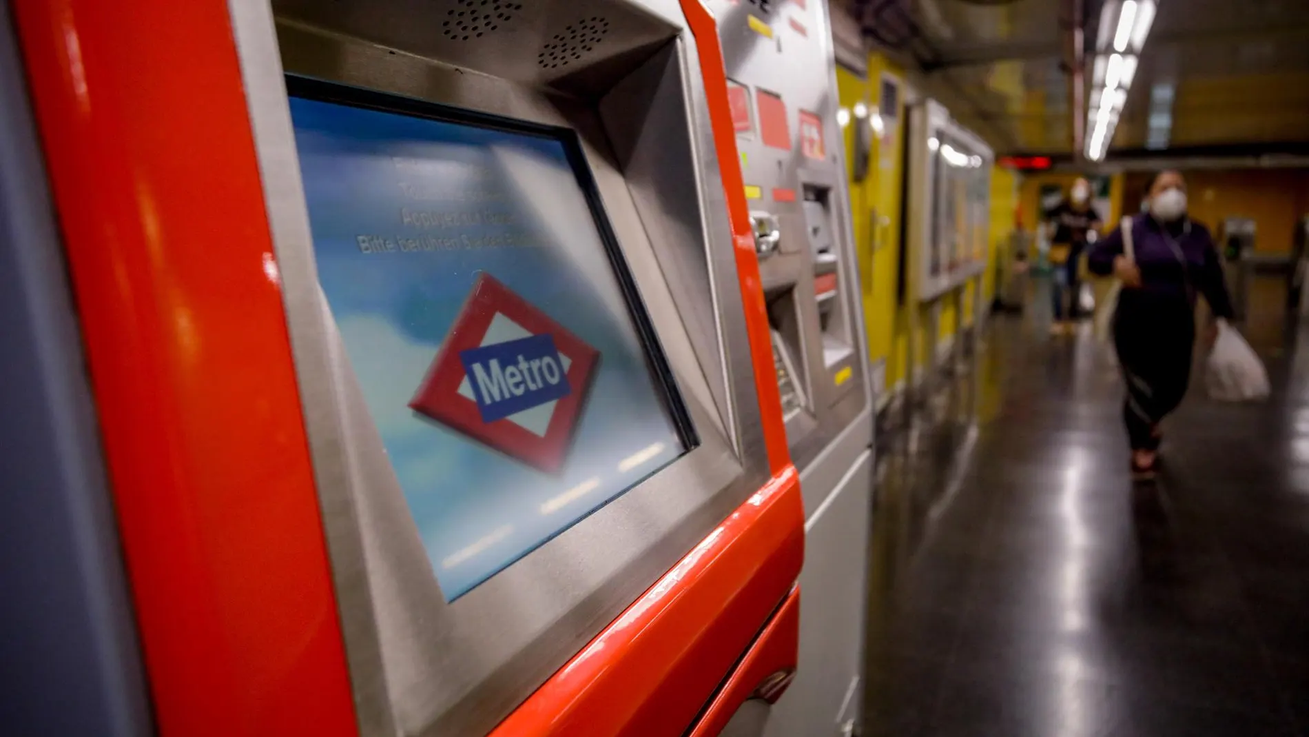 La Comunidad invierte 7,7 millones en renovar con tecnología inteligente las máquinas de billetes de Metro en 19 estaciones