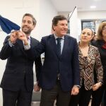 El presidente de Iberaval, César Pontvianne, inaugura la nueva sede de Palencia, junto a Carlos Fernández Carriedo, Ángeles Armisén y Miriam Andrés