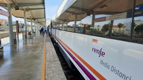 Imagen de archivo de un tren de Media Distancia.