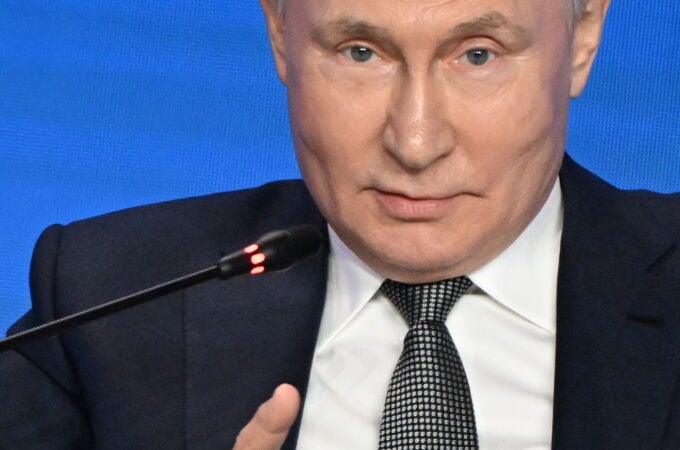 Putin attends Future Technologies Forum in Moscow