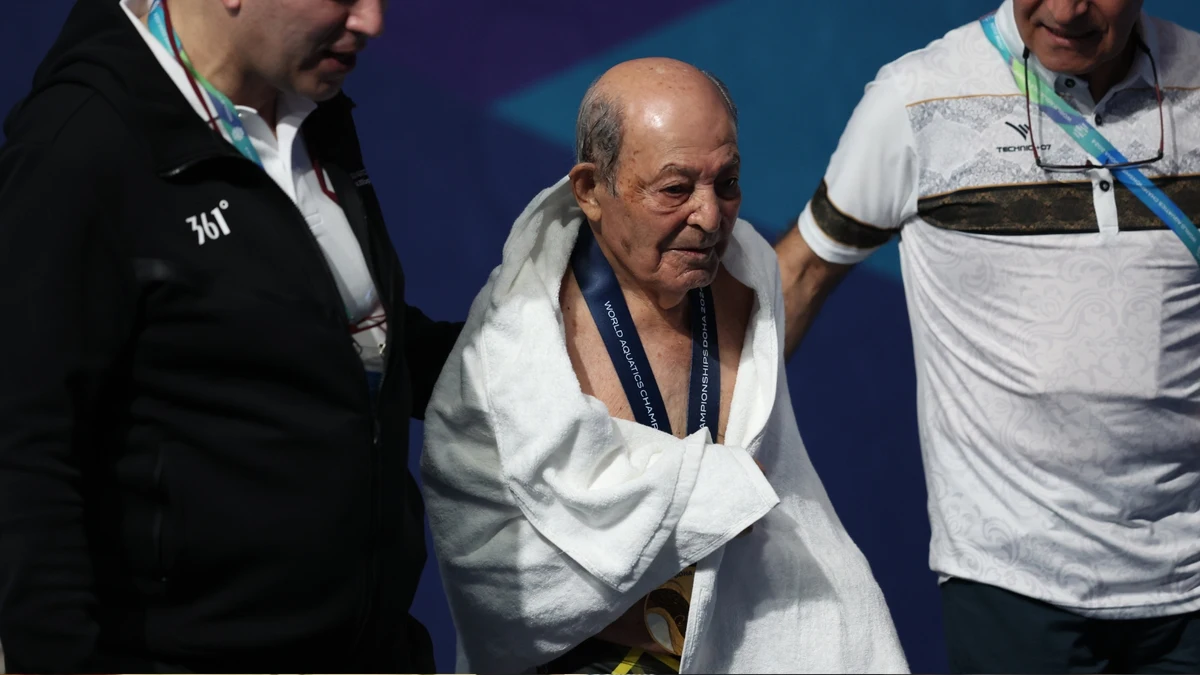 Taghi Askari, un iraní de 100 años, sorprendió en el Mundial de Natación de Doha 2024 con su salto al agua
