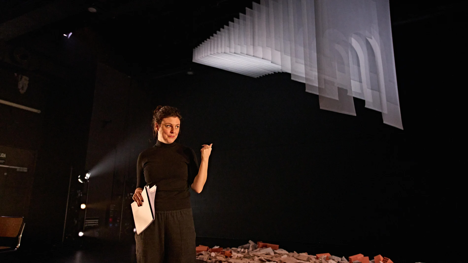 Lucía Carballal ha subtitulado su "Fortaleza" como "Arquitectura de un padre ausente"