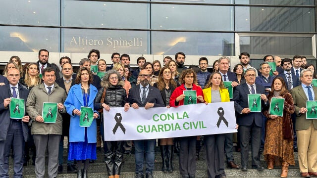 Minuto de silencio ante la Eurocámara por la muerte de los dos guardias civiles en España