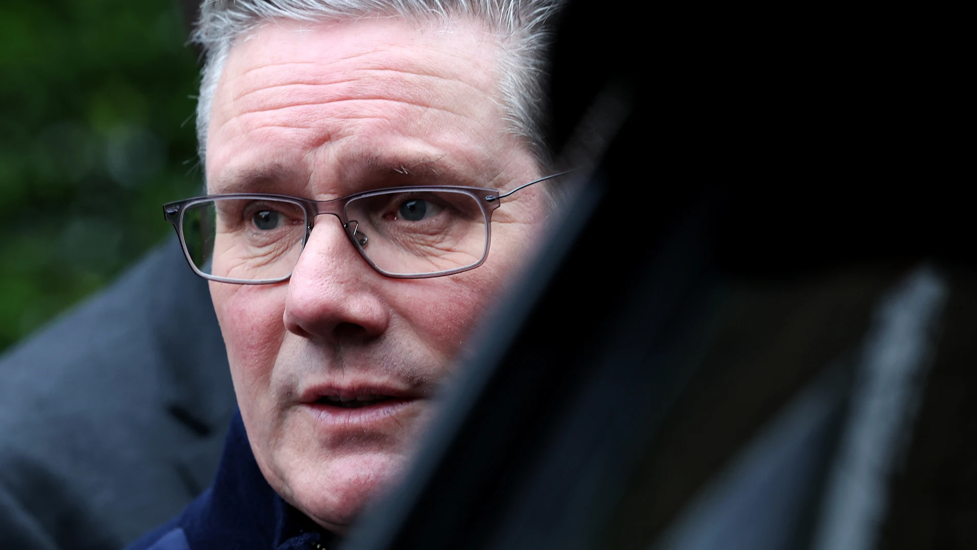 London (United Kingdom), 14/02/2024.- Labour Party leader Keir Starmer departs his home in London, Britain, 14 February 2024. Labour Party leader Keir Starmer is under growing pressure over anti-semetic remarks made by Labour party members. Labour has suspended two parliamentary candidates over comments allegedly made about Israel. (Reino Unido, Londres) EFE/EPA/ANDY RAIN