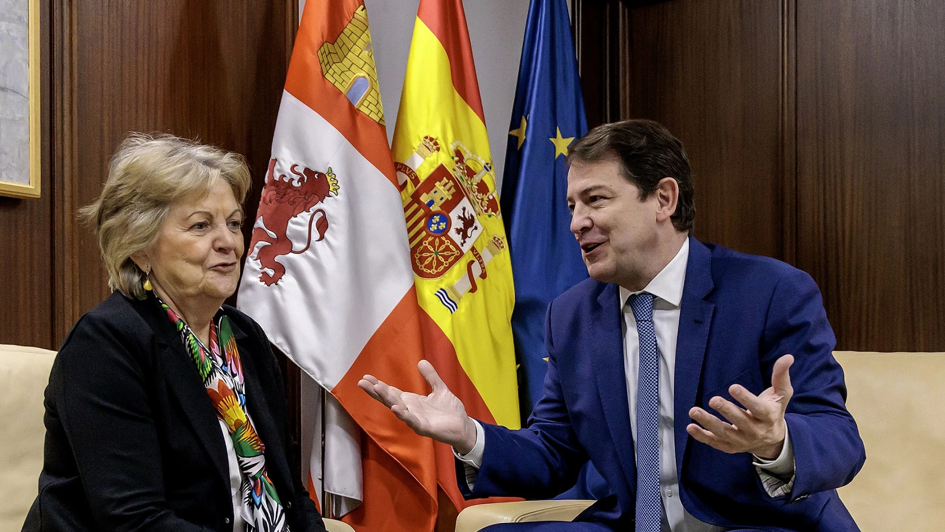 El presidente de Castilla y León, Alfonso Fernández Mañueco, recibe a la comisaria europea de Cohesión y Reformas, Elisa Ferreira