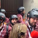 'Los becarios del telediario', la chirigota callejera más mordaz que "ha roto" a Jordi Évole